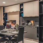 아파트 Elite Business With Free Gym Pass, Street Parking And Full Office Setup *