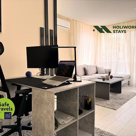 Appartement Elite Business With Free Gym Pass, Street Parking And Full Office Setup