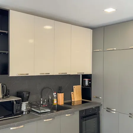 Elite Business With Free Gym Pass, Street Parking And Full Office Setup Apartamento