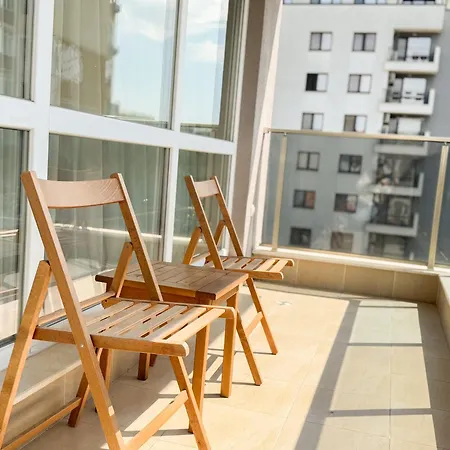 Elite Business With Free Gym Pass, Street Parking And Full Office Setup Apartament *