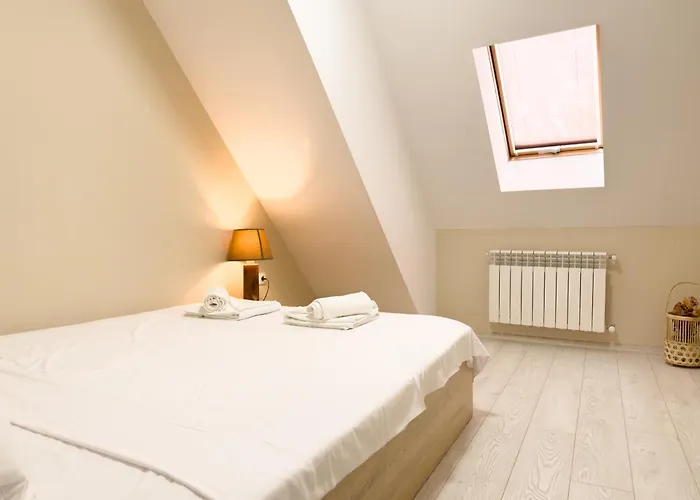 Elite Business With Free Gym Pass, Street Parking And Full Office Setup Appartamento