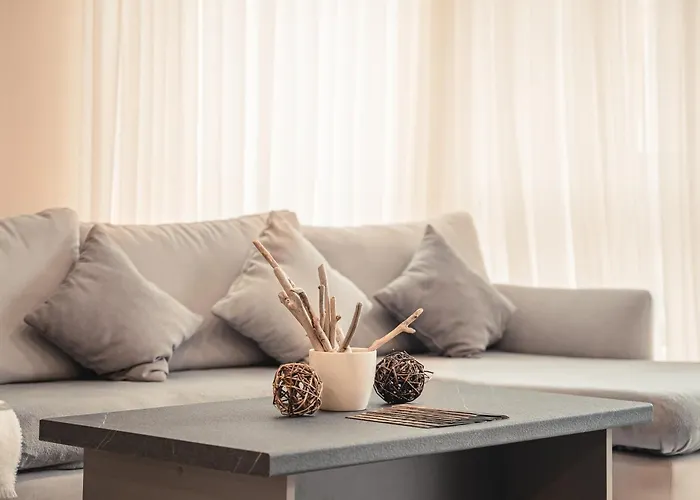 Appartamento Elite Business With Free Gym Pass, Street Parking And Full Office Setup