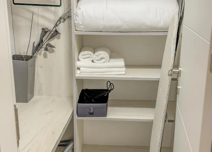 Elite Business With Free Gym Pass, Street Parking And Full Office Setup Appartamento